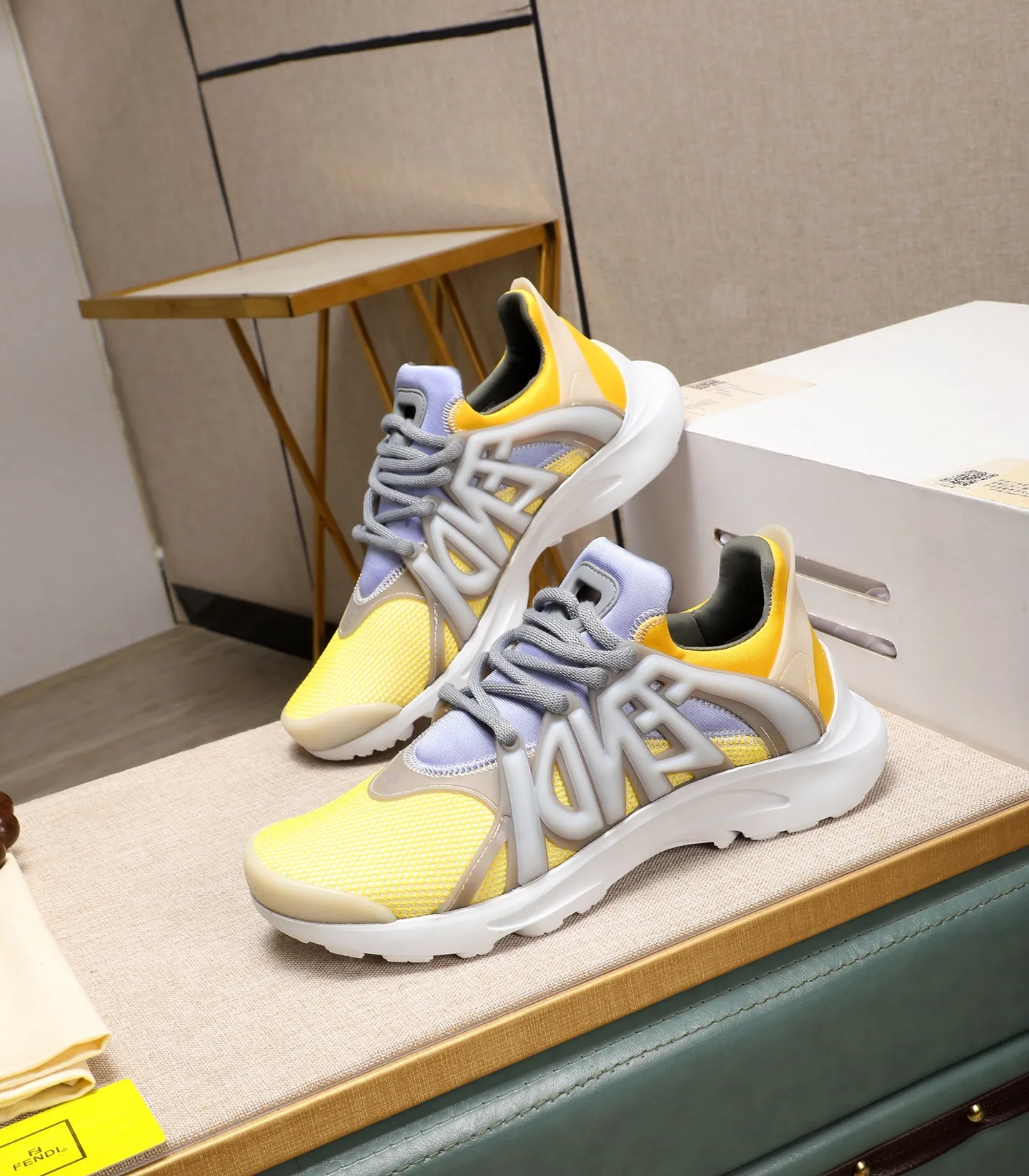 Men's Men's Shoes 💰800 Fendi Fendi's latest Tag series of men's casual mesh sports running shoes, originally purchased and developed, this Tag sneaker is a one-leg sneaker, made of black high-tech mesh material with gray neoprene details. Oversized FENDI lettering on the side and translucent rubber details. Light and flexible rubber running shoe soles, beautifully packaged at the delivery counter, customized breathable lining, original molded foam rubber outsole, sole thickness: 3.5CM! Size: 40-44 (customized at 39.45.46)